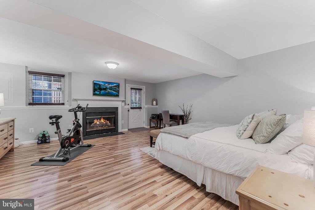 6033 KESTNER CIRCLE