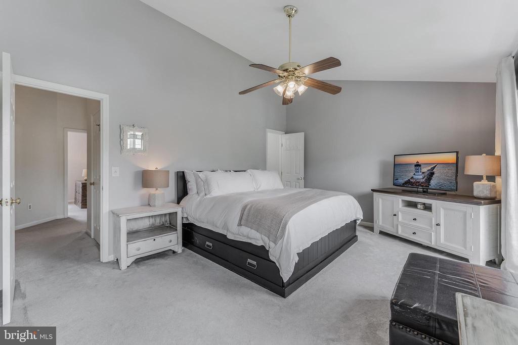 6033 KESTNER CIRCLE