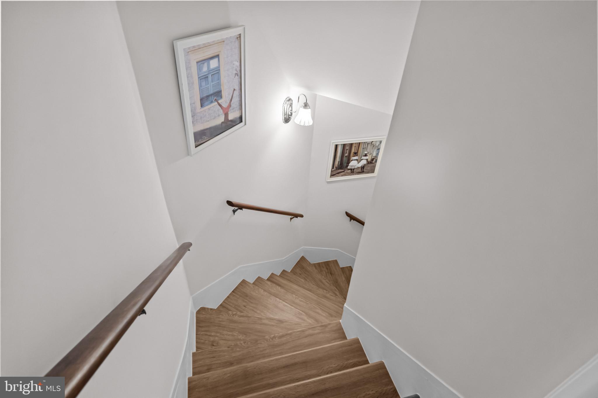 9405 LAGOVISTA COURT