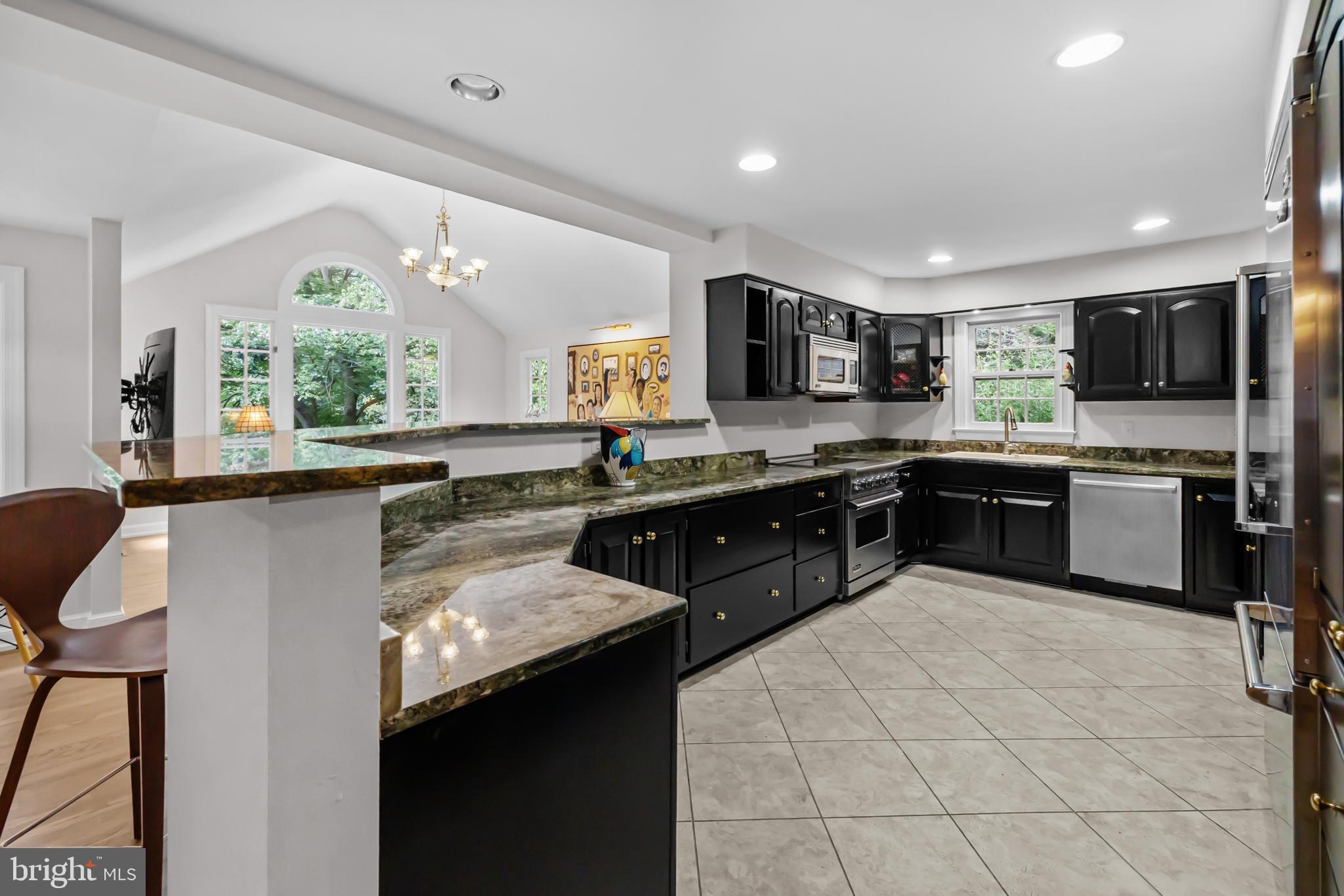 9405 LAGOVISTA COURT
