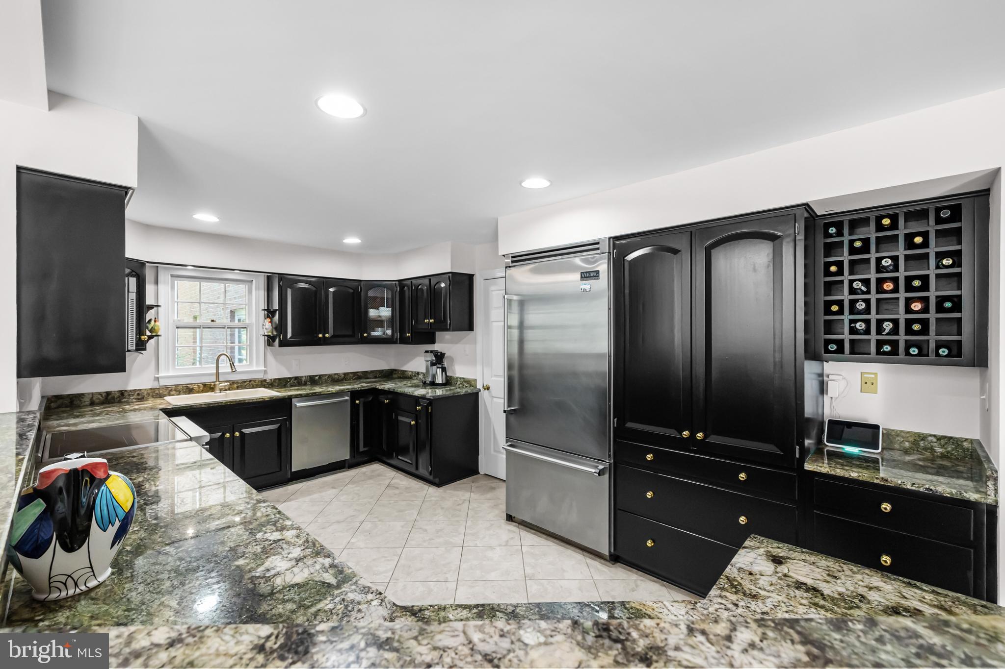 9405 LAGOVISTA COURT