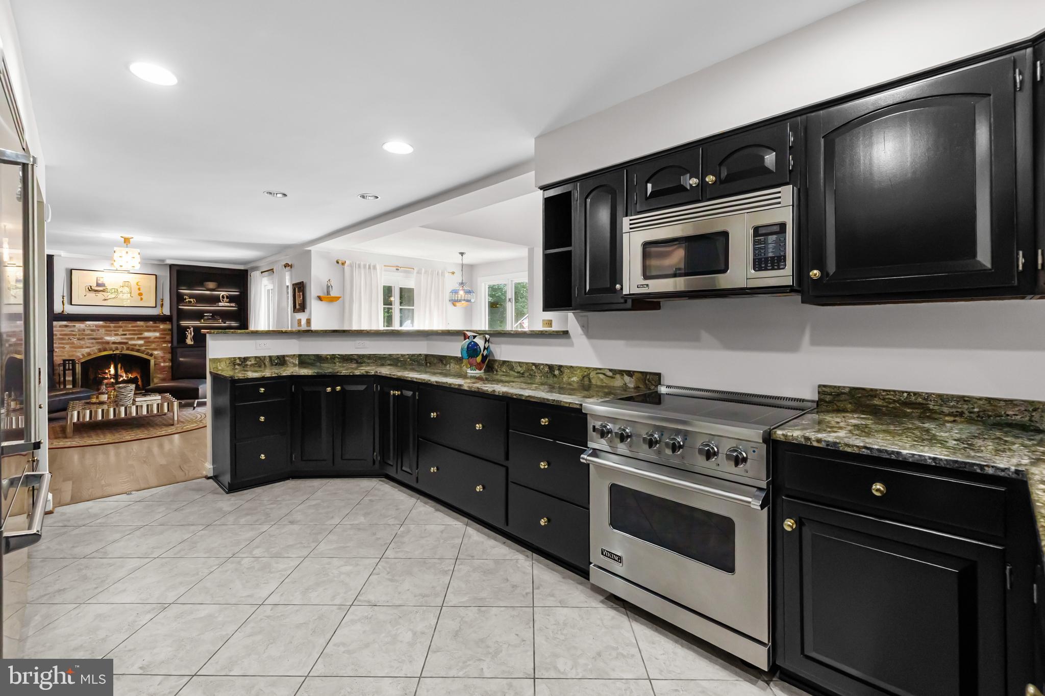 9405 LAGOVISTA COURT