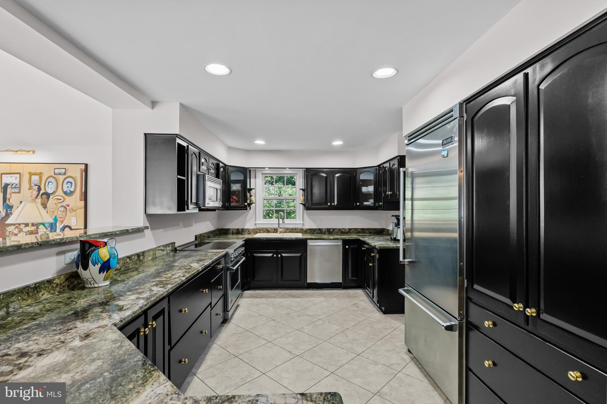 9405 LAGOVISTA COURT