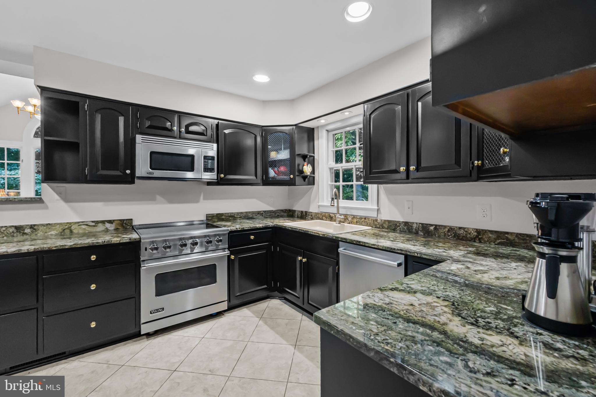 9405 LAGOVISTA COURT