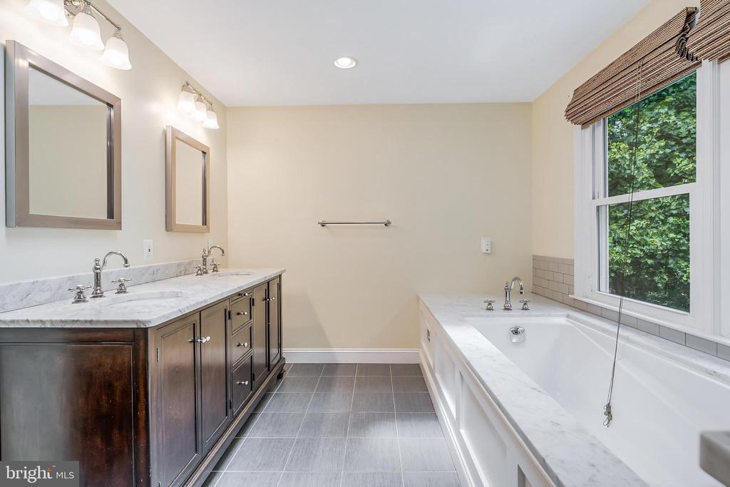 11618 HOLLY BRIAR LANE
