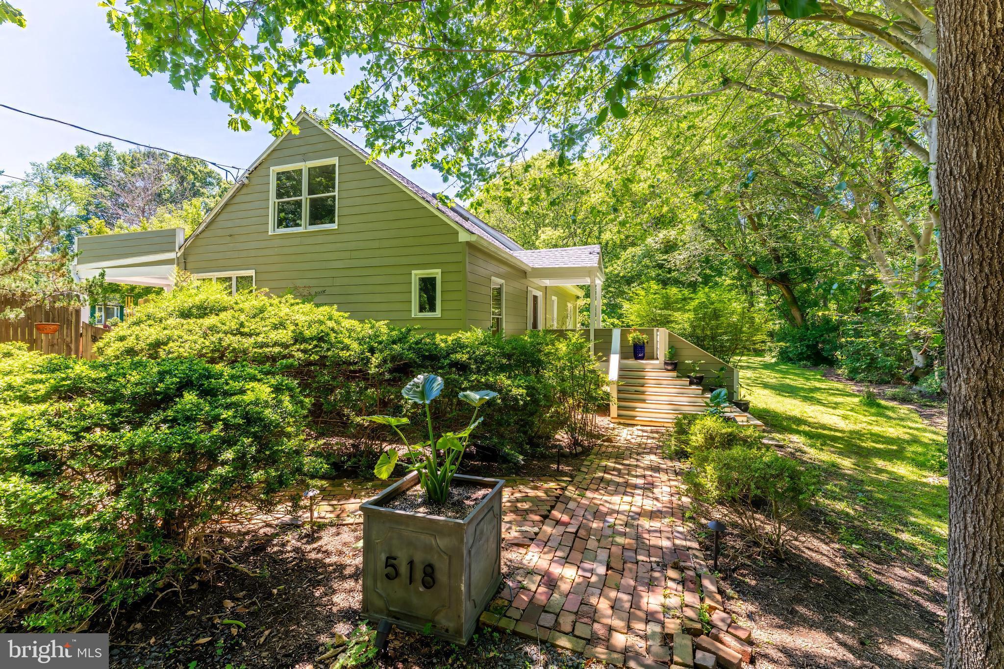 518 GOLDSMITH LANE