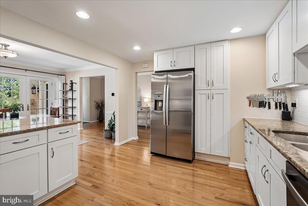 2087 HOPEWOOD DRIVE