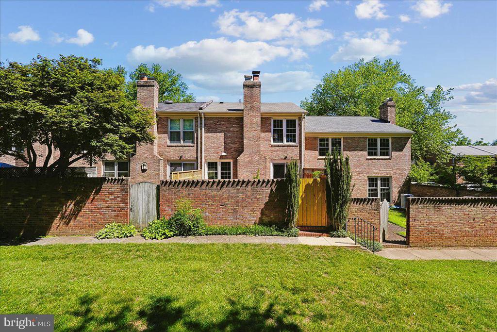 2087 HOPEWOOD DRIVE