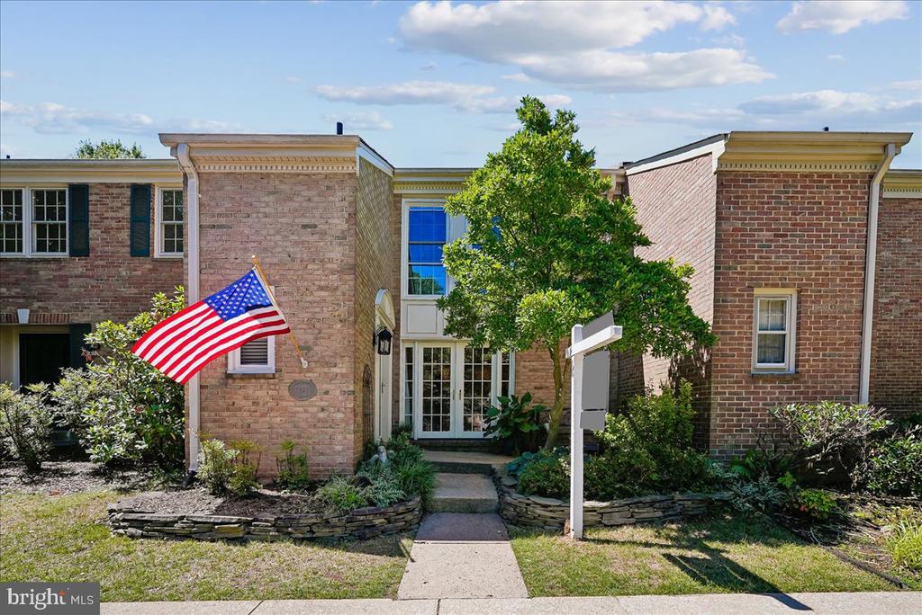 2087 HOPEWOOD DRIVE