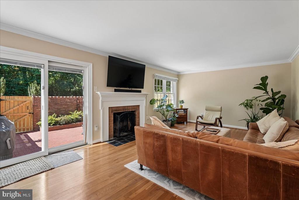 2087 HOPEWOOD DRIVE