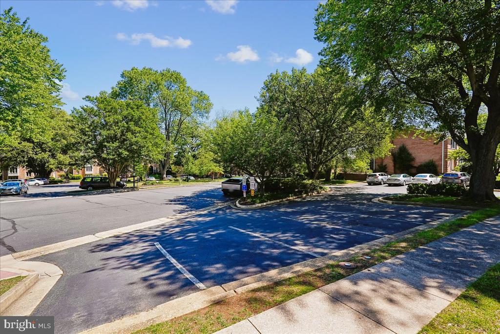 2087 HOPEWOOD DRIVE