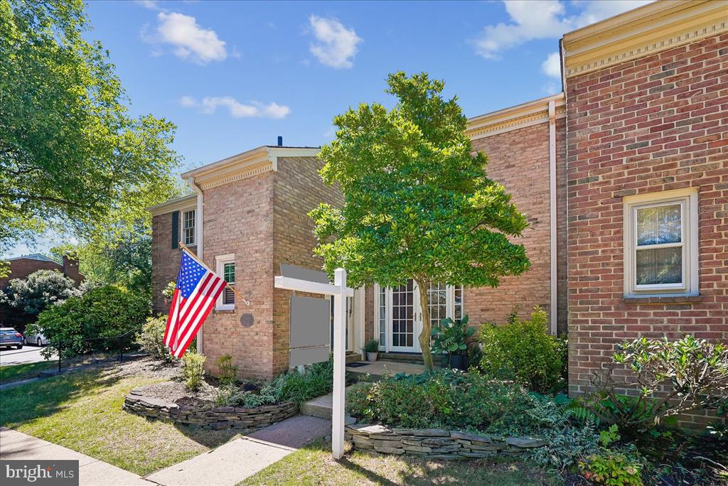 2087 HOPEWOOD DRIVE