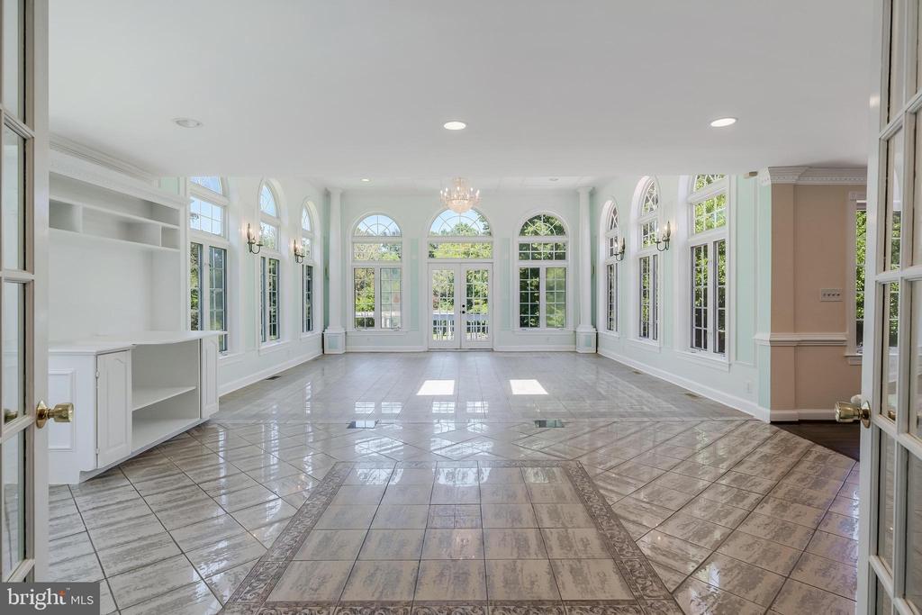 10520 HUNTING CREST LANE