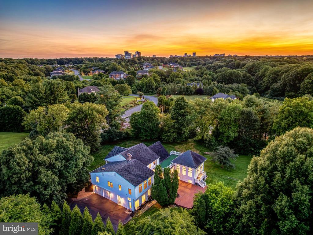 10520 HUNTING CREST LANE