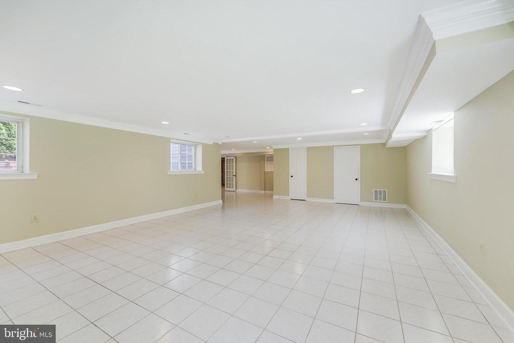 10520 HUNTING CREST LANE