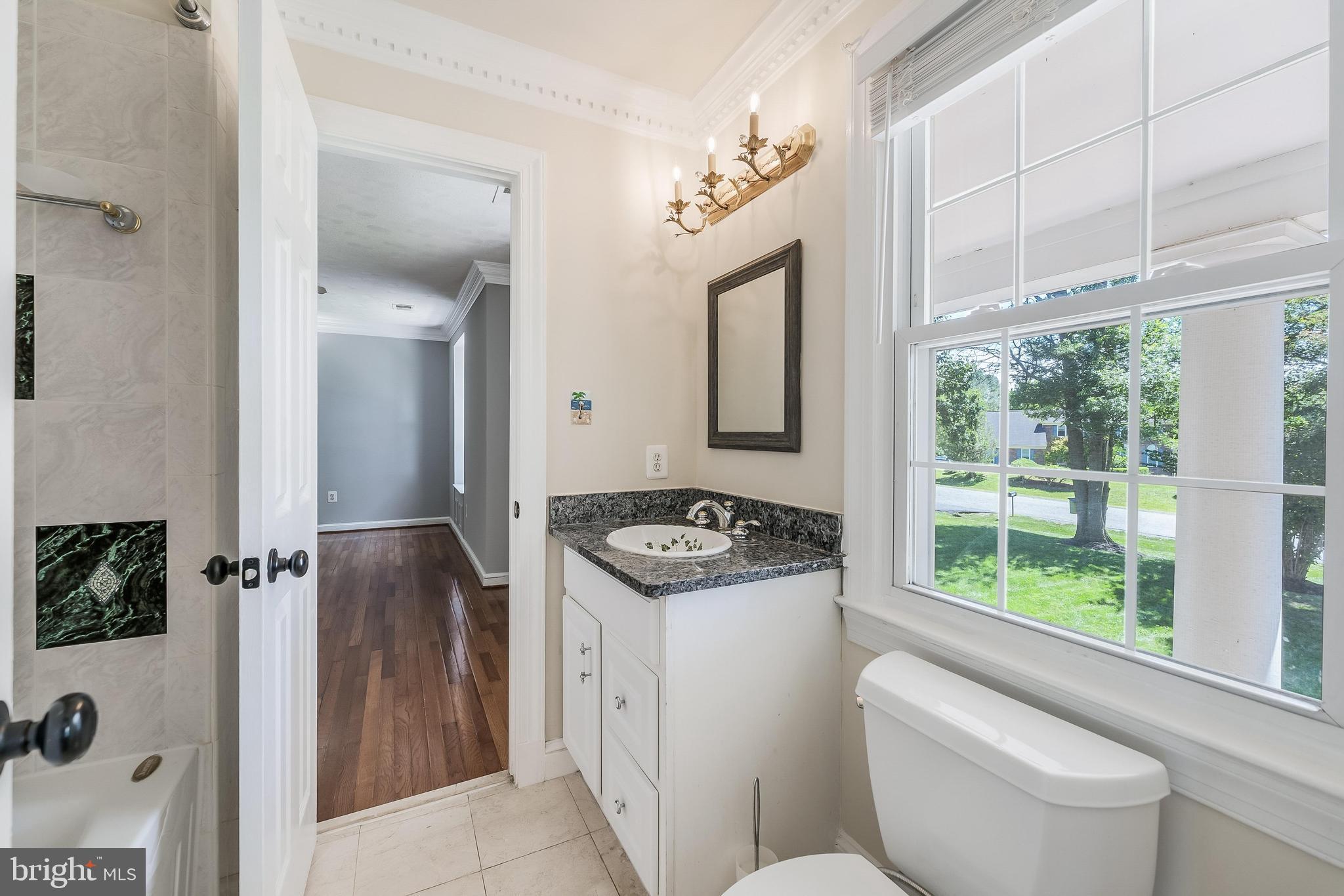 10520 HUNTING CREST LANE