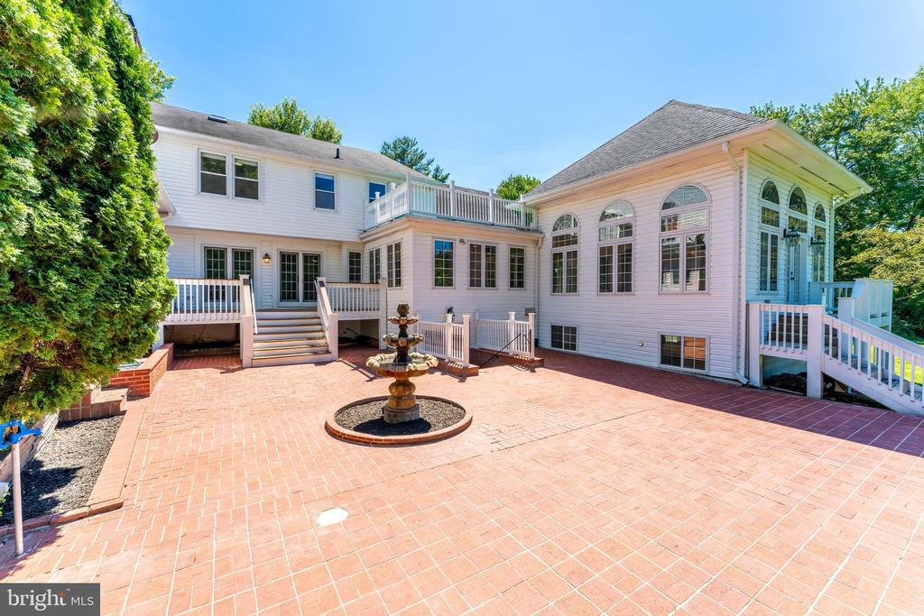 10520 HUNTING CREST LANE