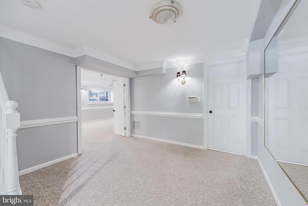 10520 HUNTING CREST LANE