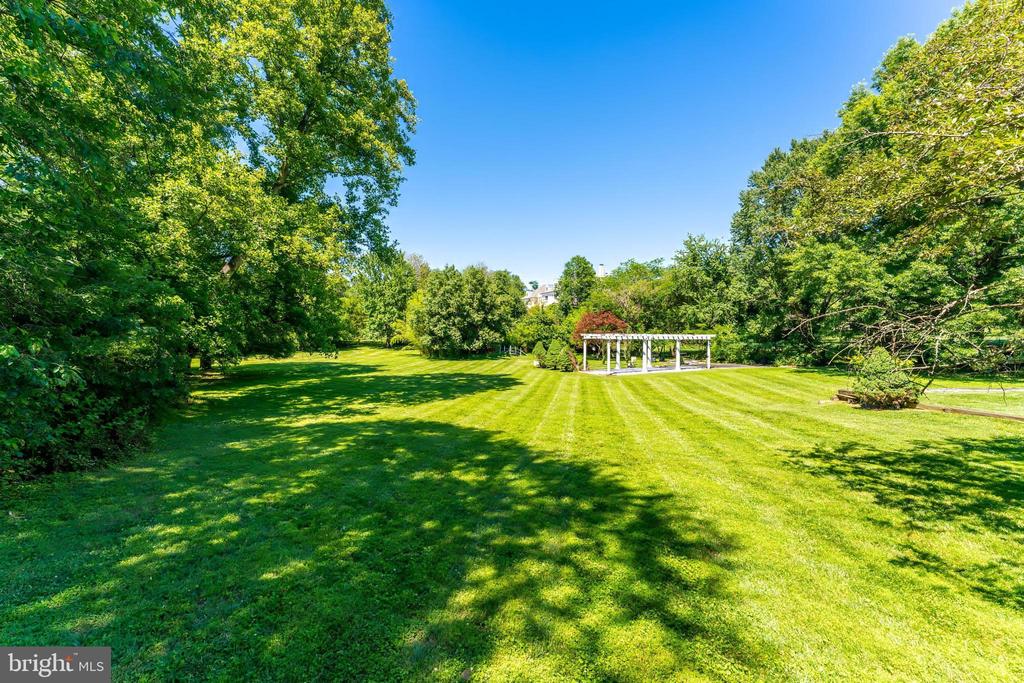 10520 HUNTING CREST LANE