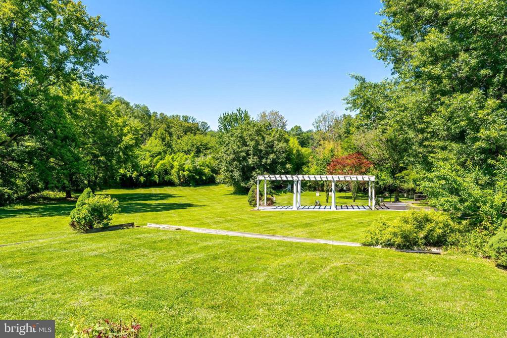 10520 HUNTING CREST LANE