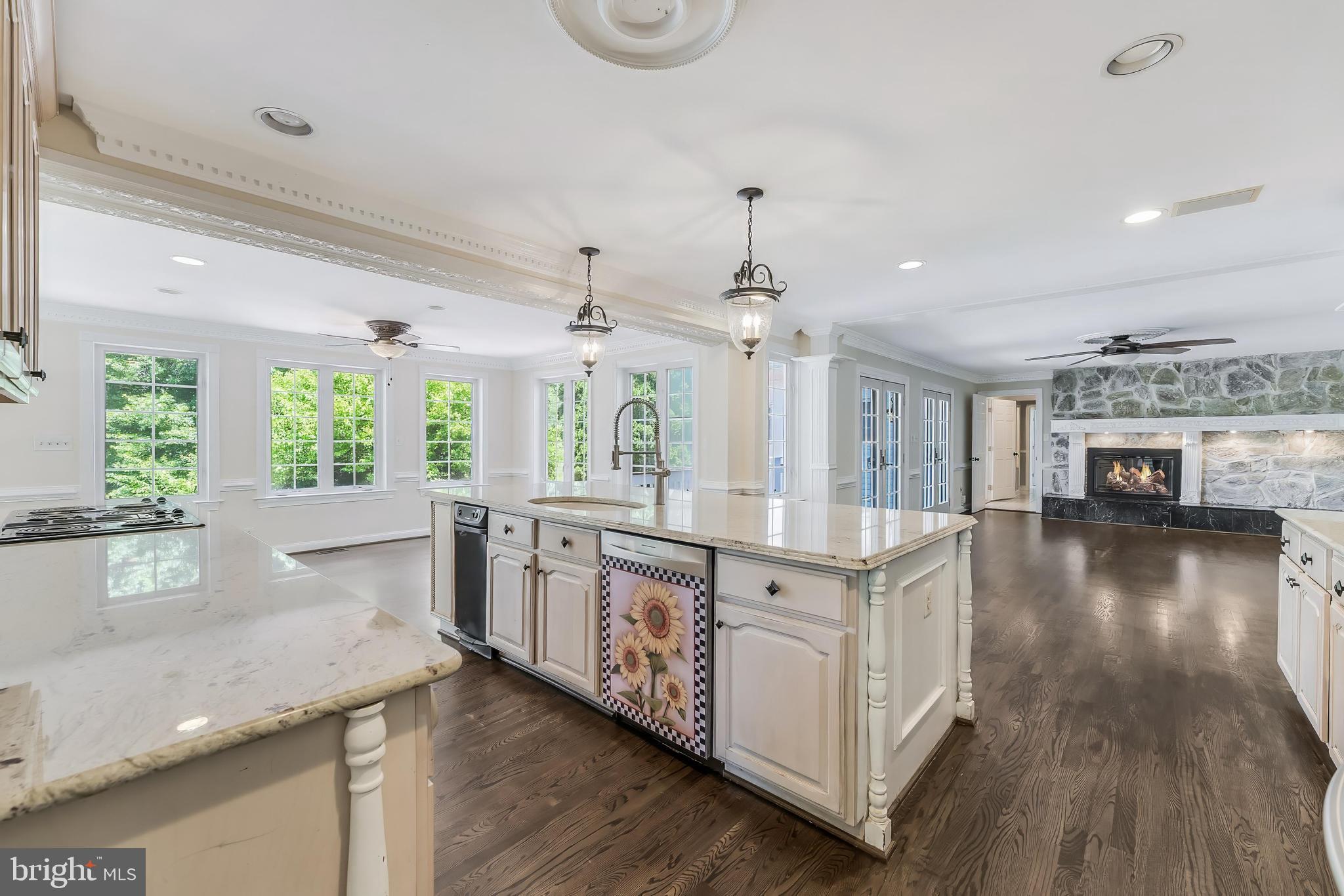 10520 HUNTING CREST LANE