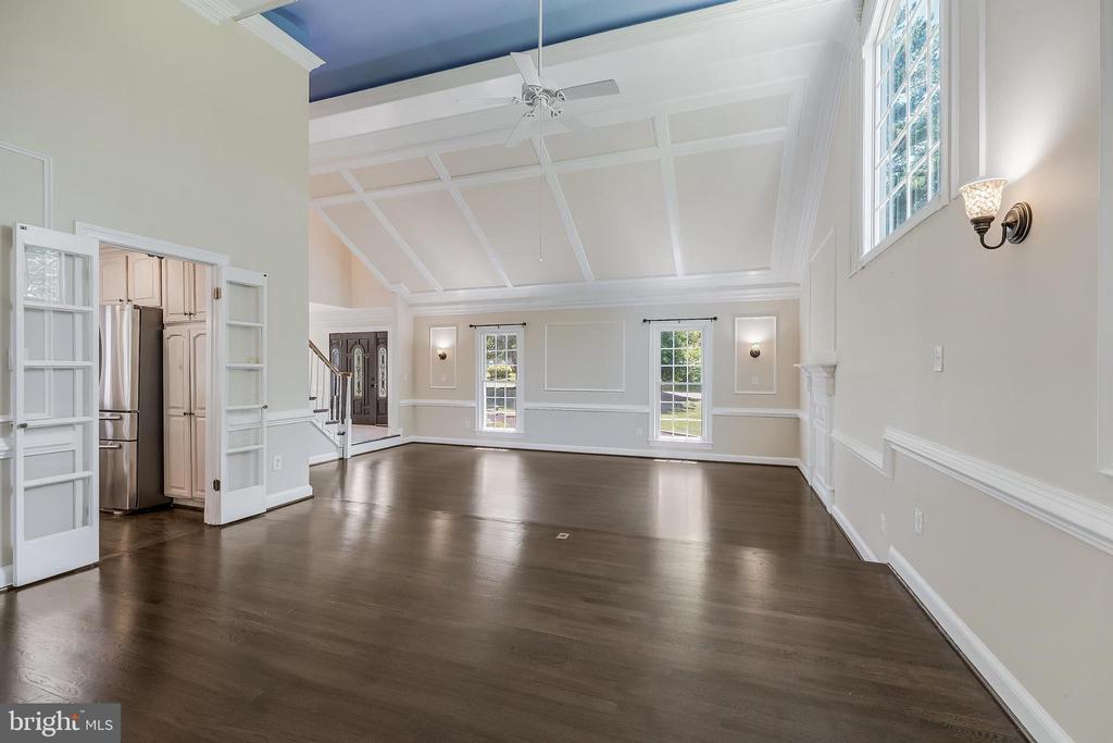 10520 HUNTING CREST LANE