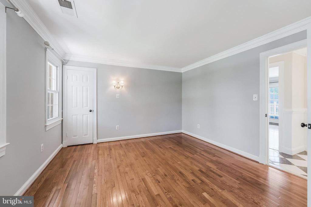 10520 HUNTING CREST LANE