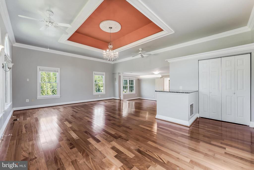 10520 HUNTING CREST LANE