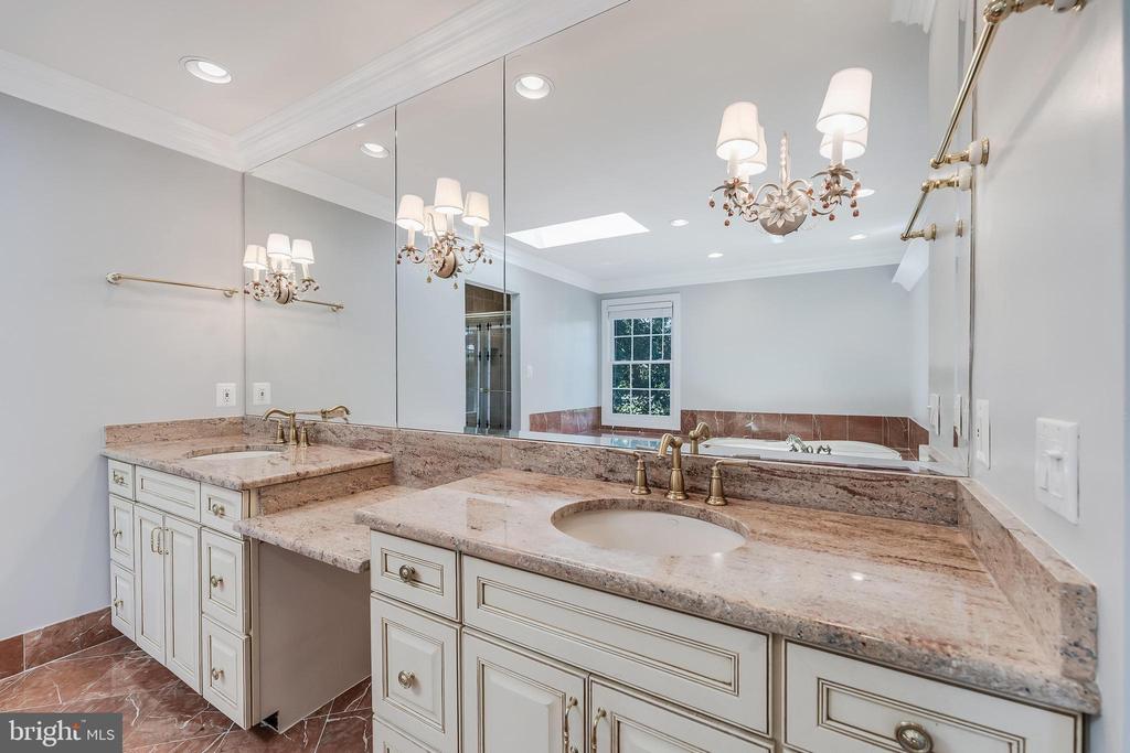 10520 HUNTING CREST LANE