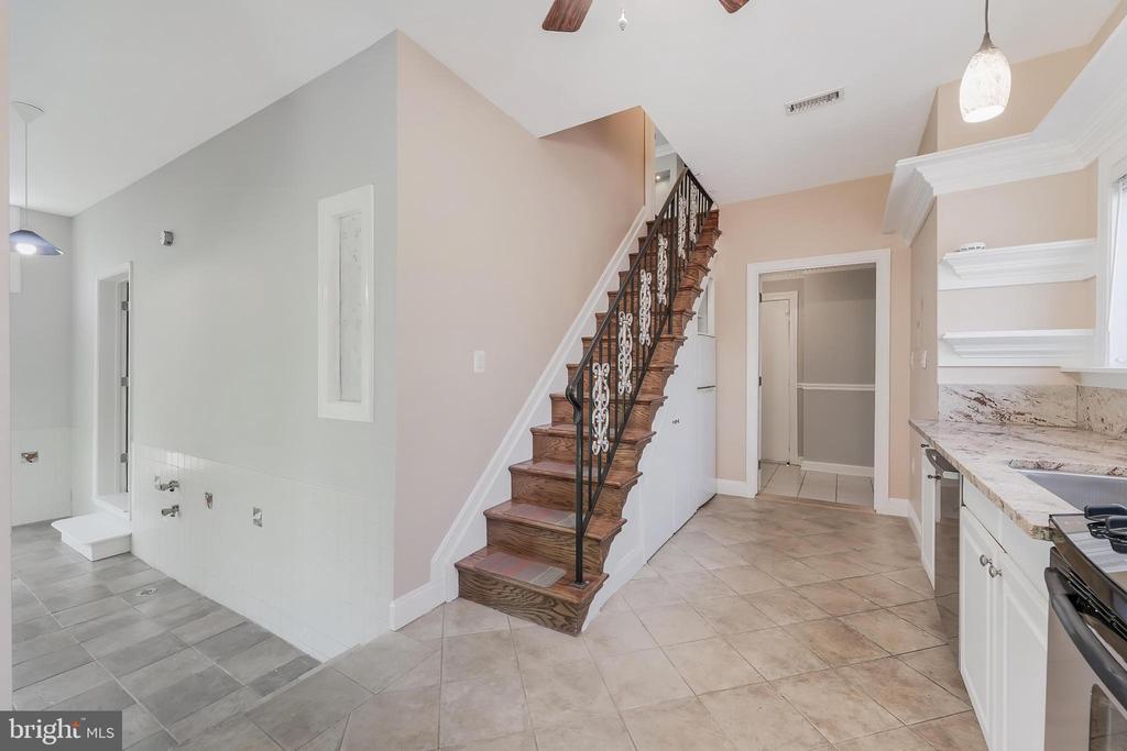 10520 HUNTING CREST LANE