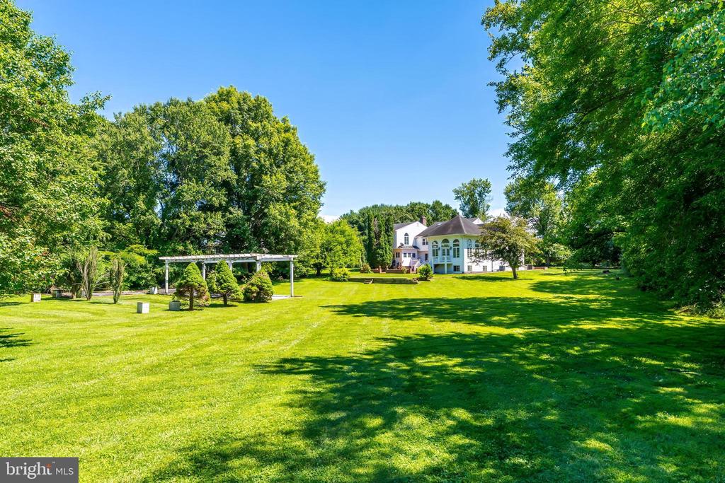 10520 HUNTING CREST LANE