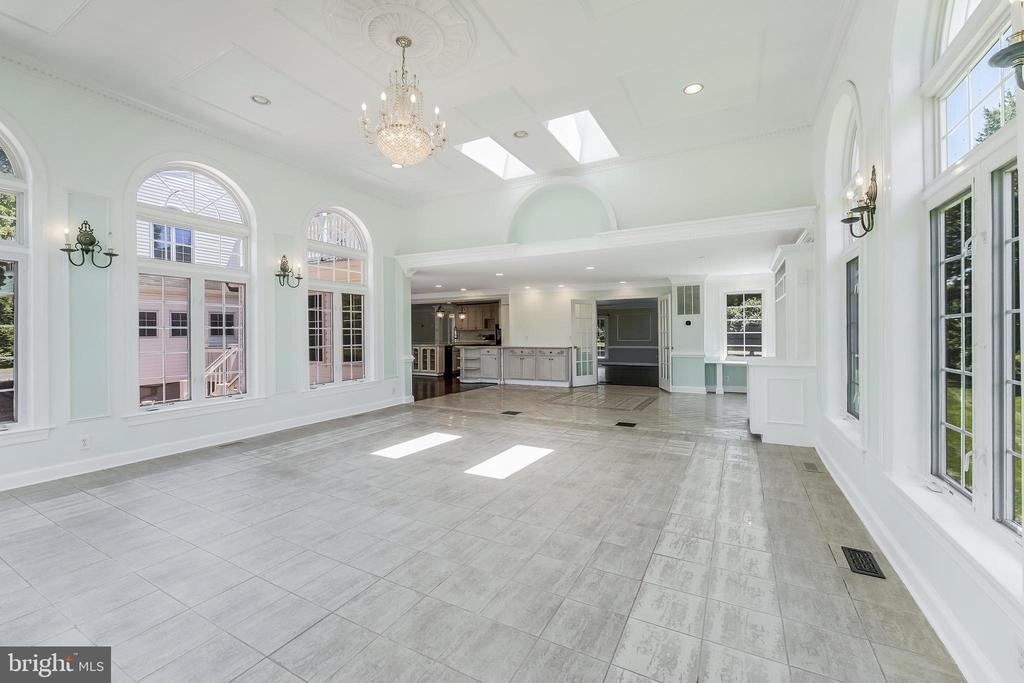 10520 HUNTING CREST LANE
