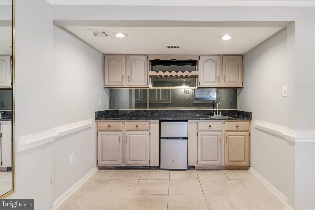 10520 HUNTING CREST LANE