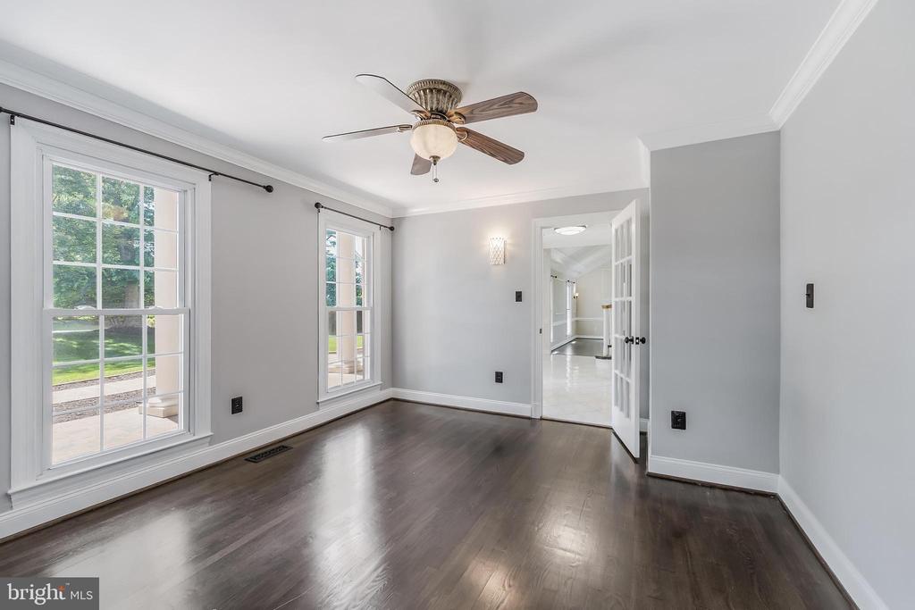 10520 HUNTING CREST LANE