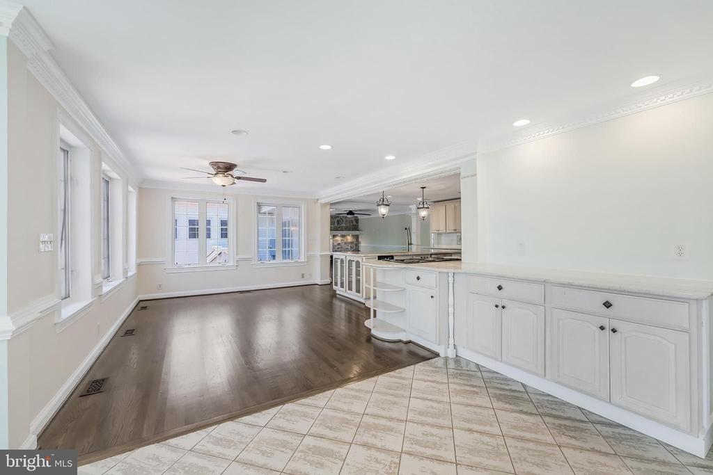 10520 HUNTING CREST LANE
