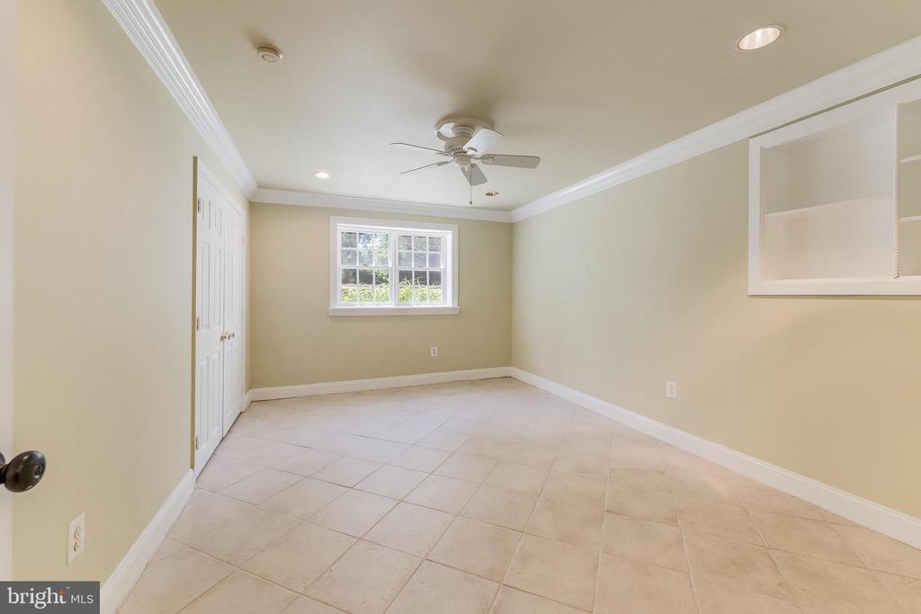 10520 HUNTING CREST LANE