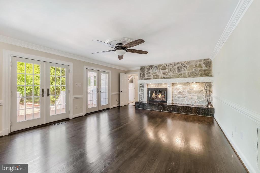10520 HUNTING CREST LANE