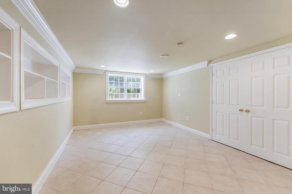 10520 HUNTING CREST LANE