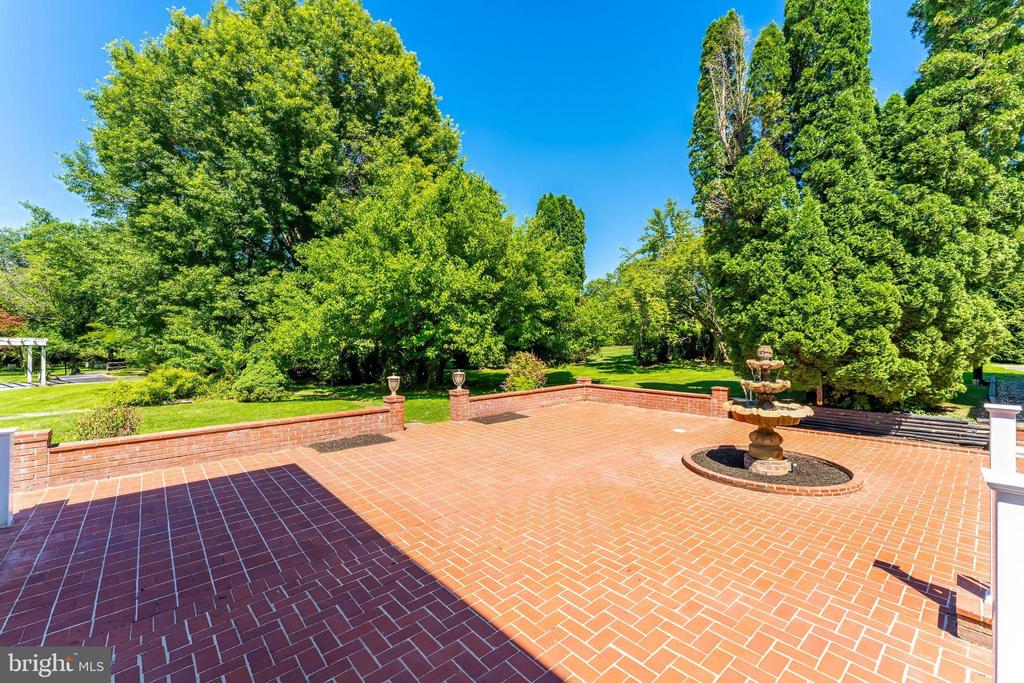 10520 HUNTING CREST LANE