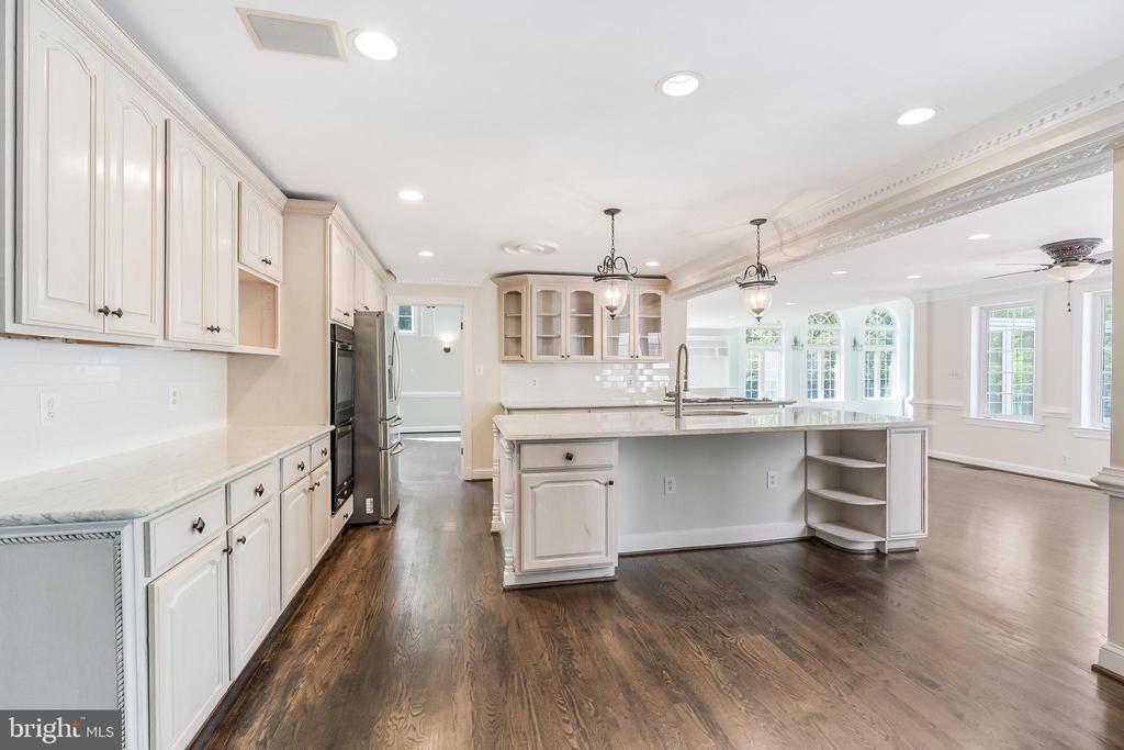 10520 HUNTING CREST LANE
