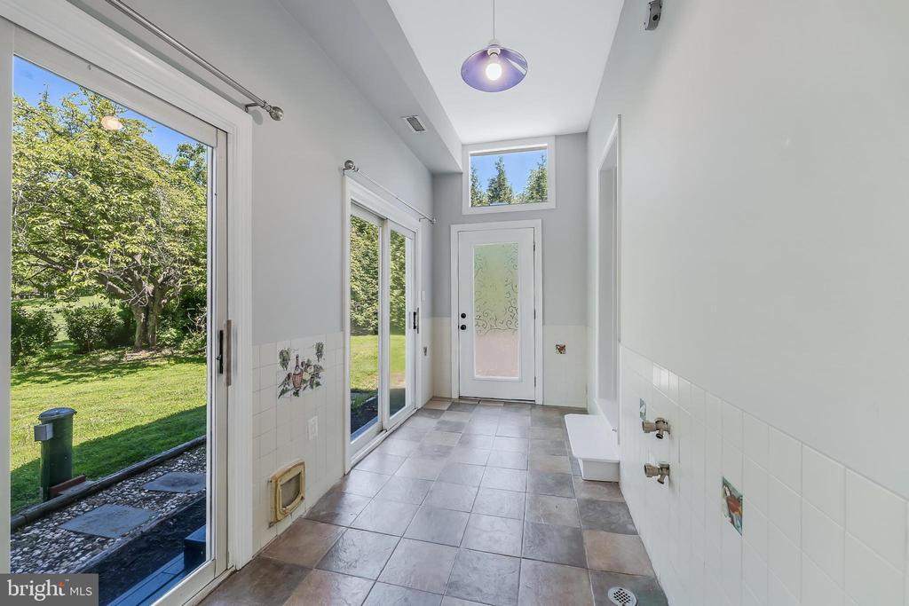 10520 HUNTING CREST LANE