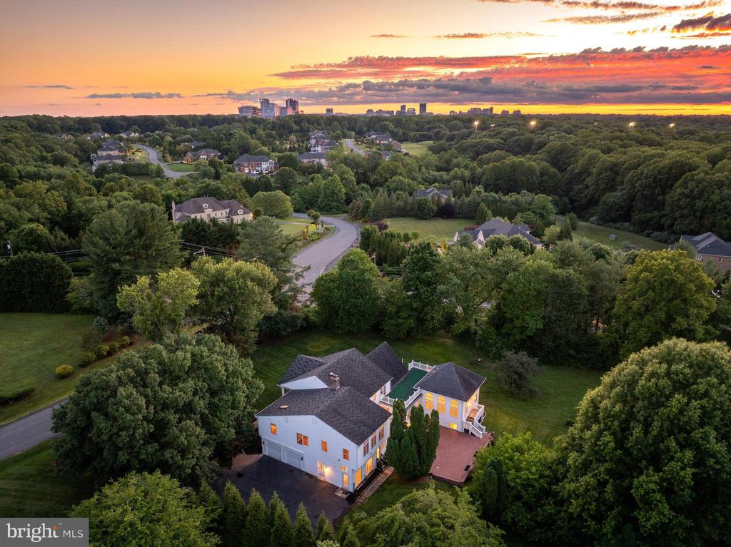 10520 HUNTING CREST LANE