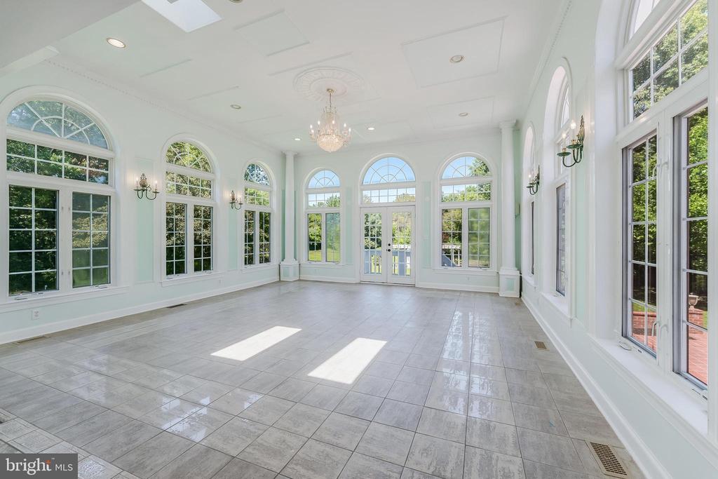 10520 HUNTING CREST LANE