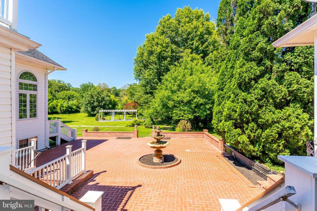 10520 HUNTING CREST LANE