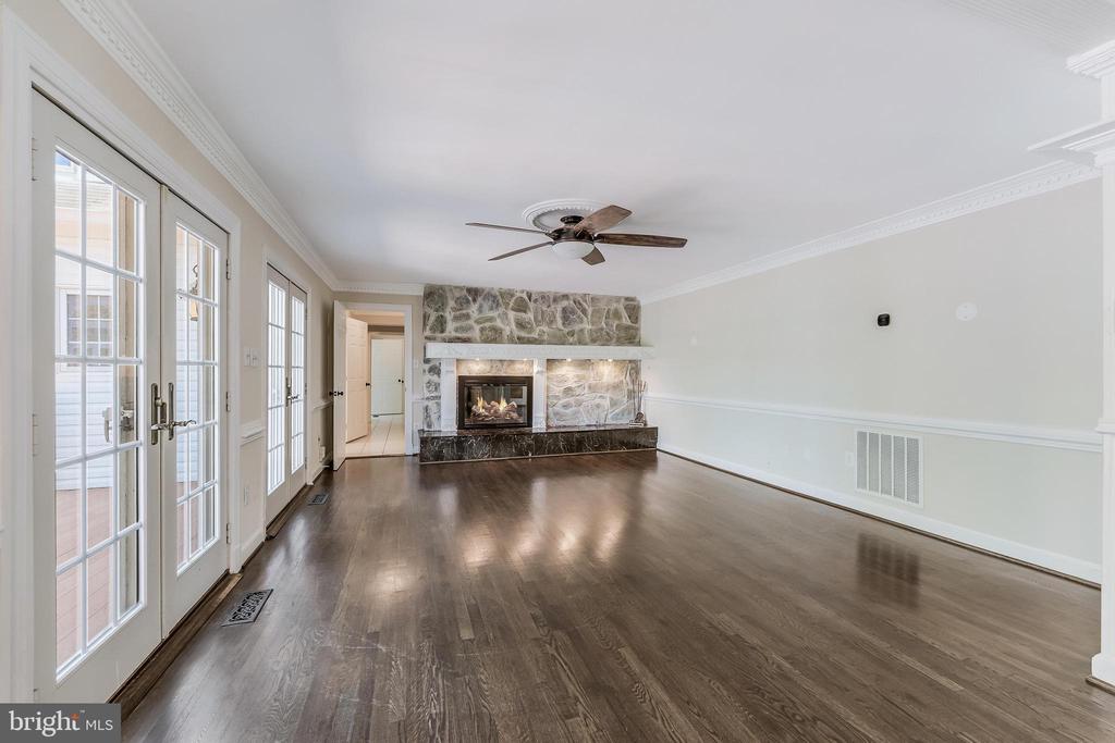 10520 HUNTING CREST LANE