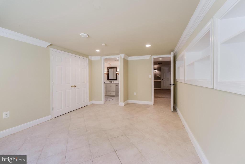10520 HUNTING CREST LANE