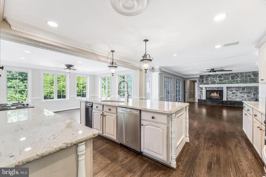 10520 HUNTING CREST LANE