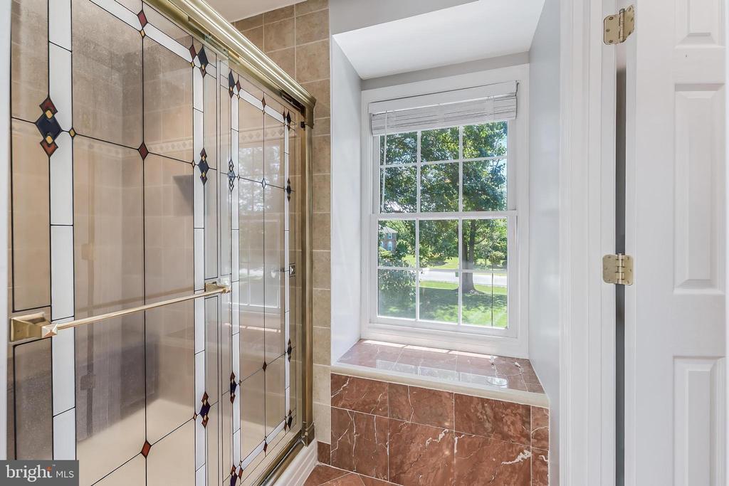 10520 HUNTING CREST LANE