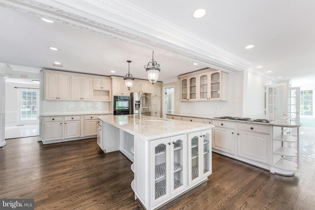 10520 HUNTING CREST LANE