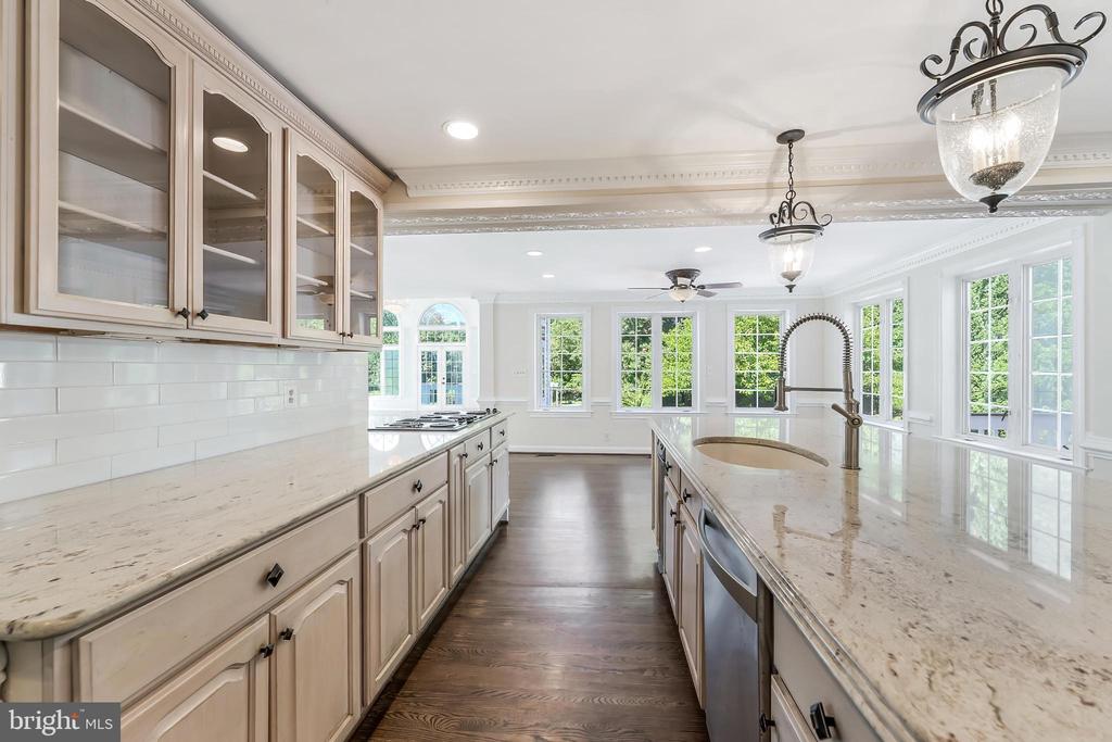 10520 HUNTING CREST LANE